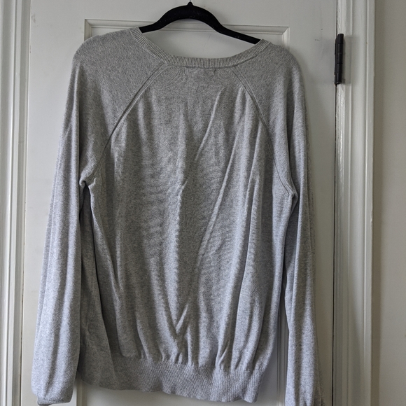 Banana Republic gray sweater - Picture 5 of 5